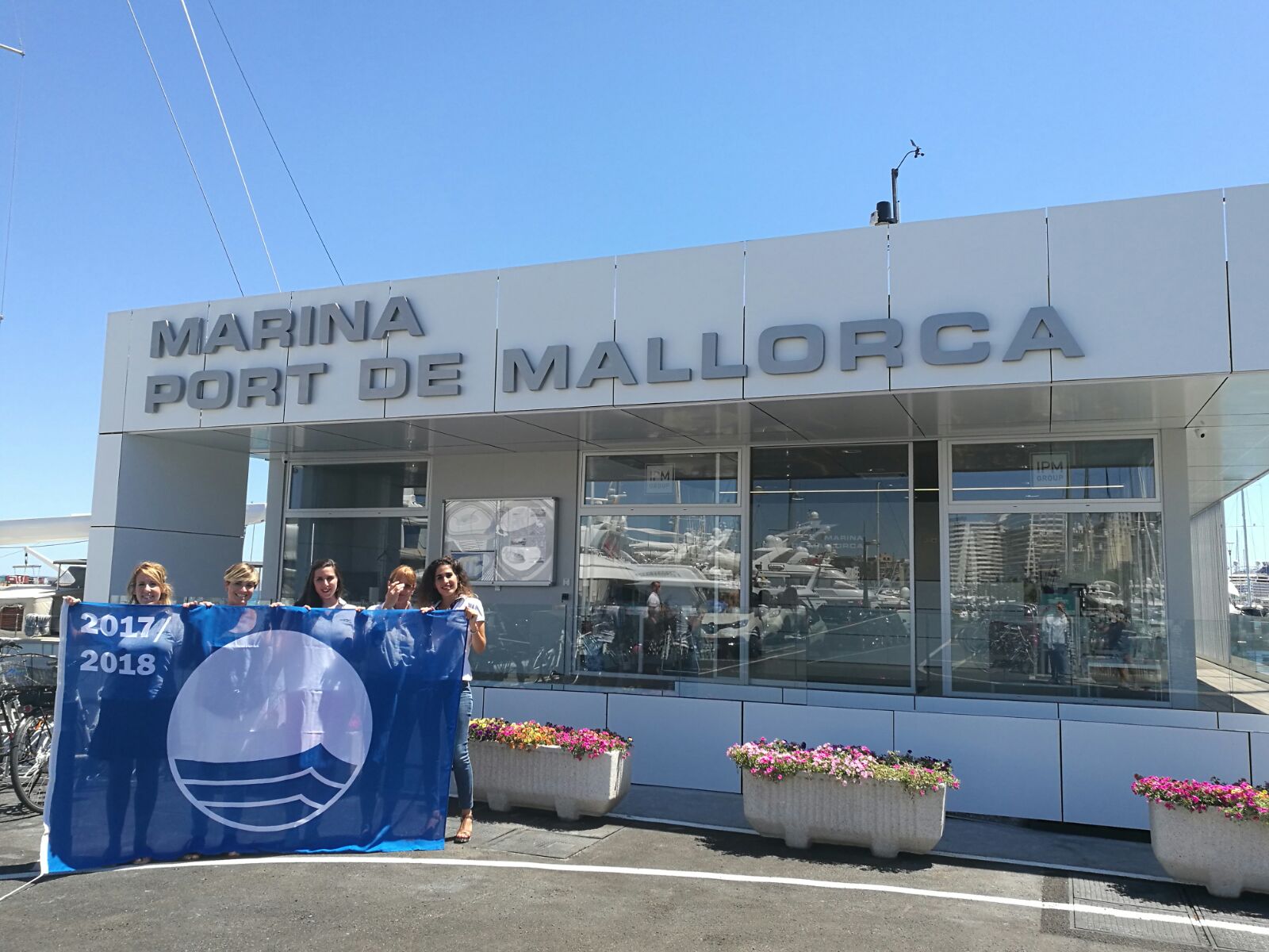 the-blue-flag-will-be-raised-for-another-year-in-marina-ibiza,-marina-port-de-mallorca-and-marina-palma-cuarentena